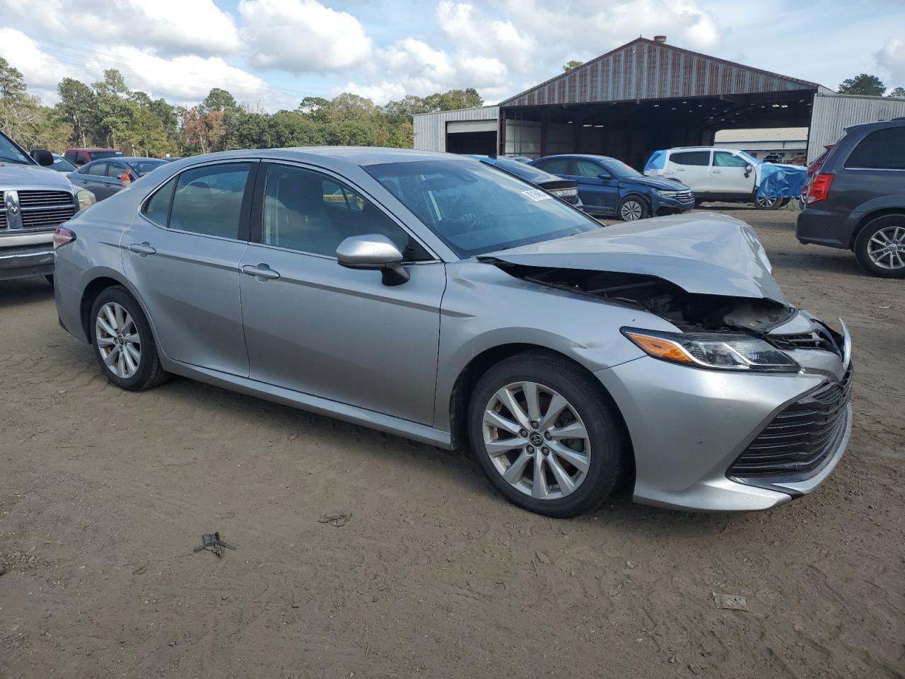 Toyota Camry Le Image 8