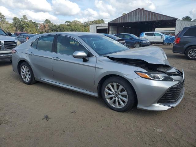 Toyota Camry Le Image 8