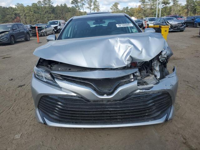 Toyota Camry Le Image 12