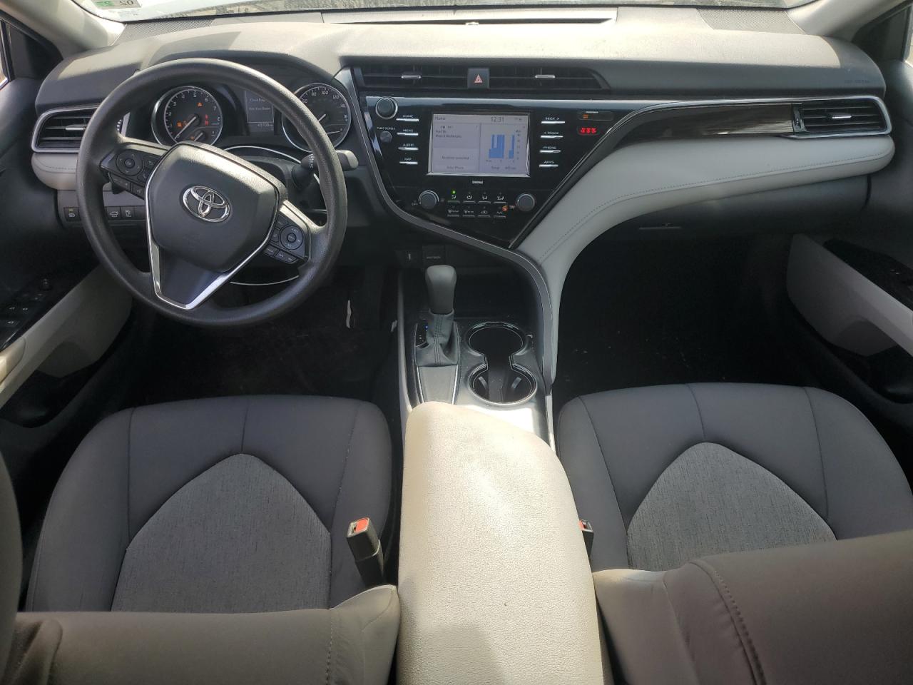 Toyota Camry Le Image 10