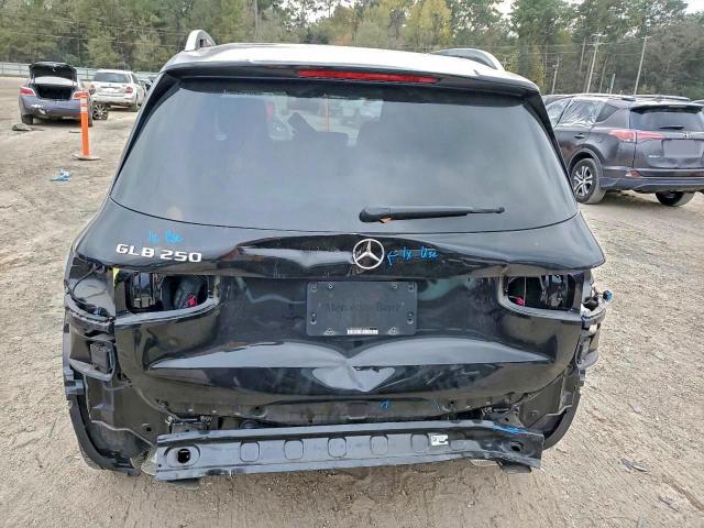 Mercedes-Benz GLB 250 Image 10