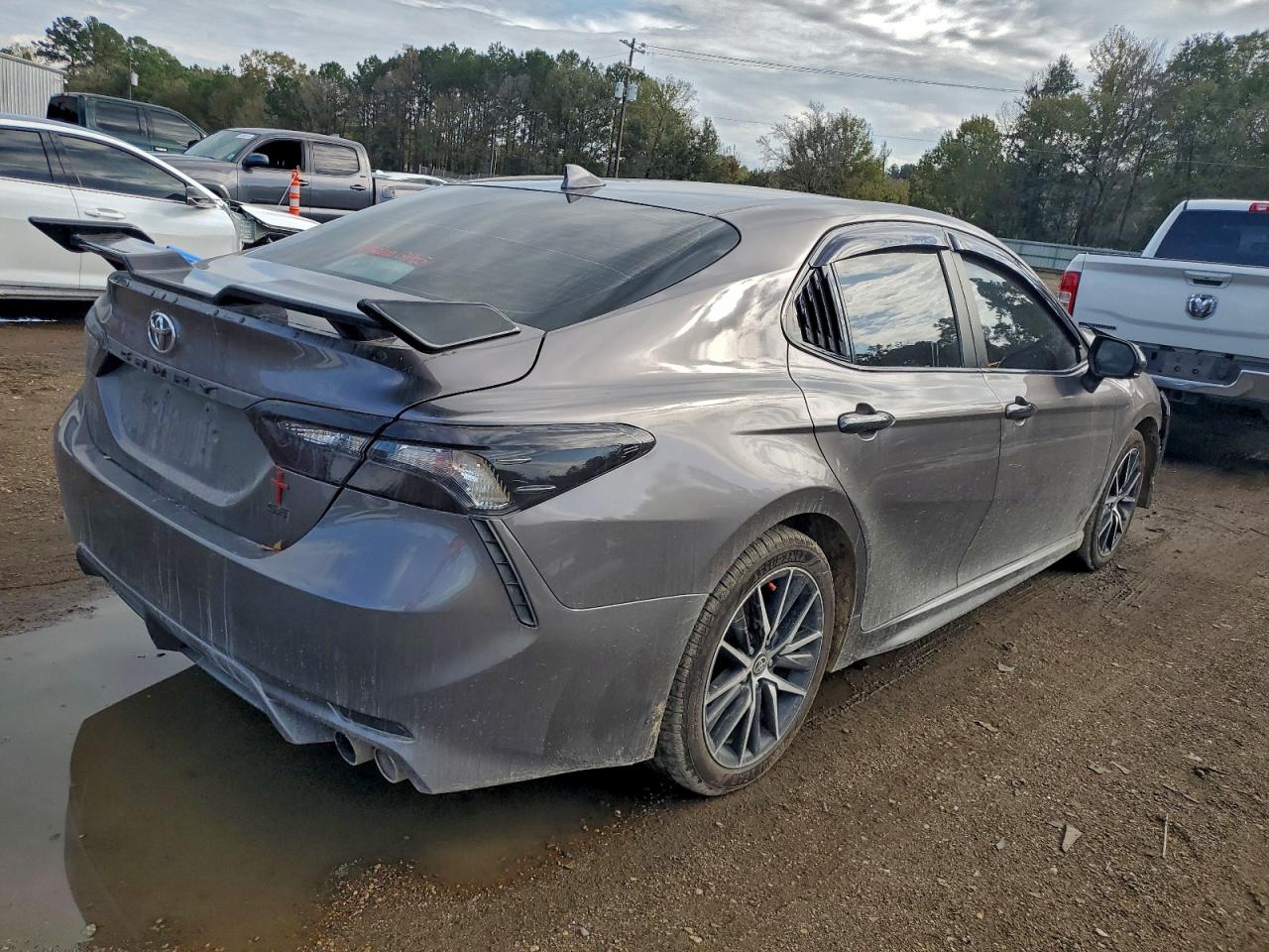 Toyota Camry Se Image 3