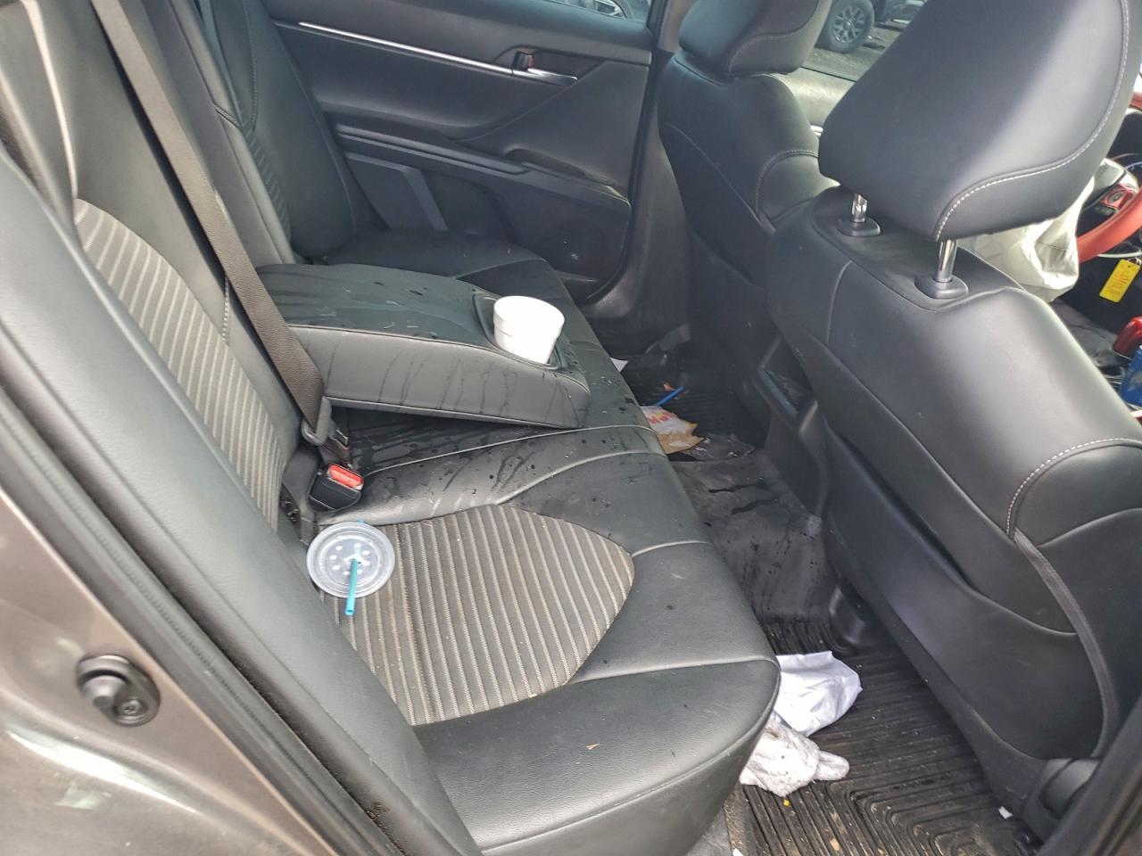 Toyota Camry Se Image 10