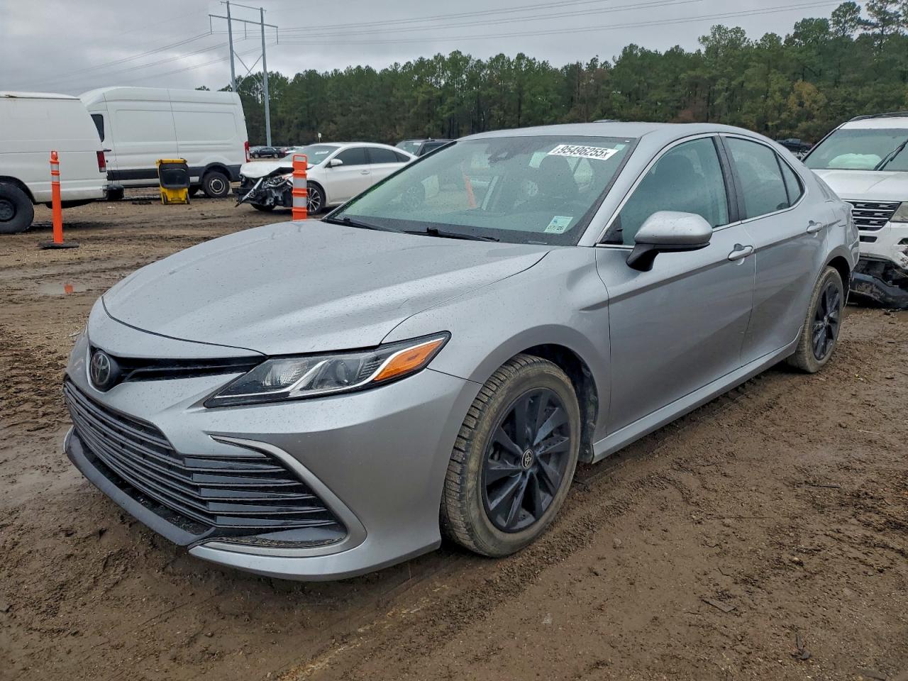 Toyota Camry Le Image 1