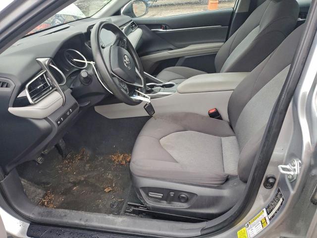 Toyota Camry Le Image 5