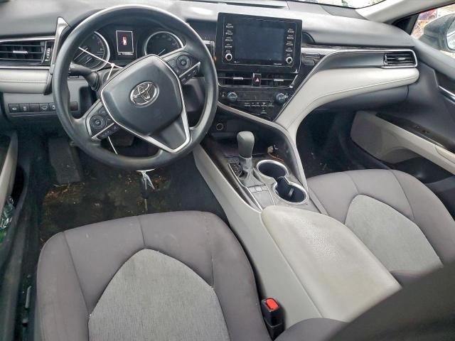 Toyota Camry Le Image 9