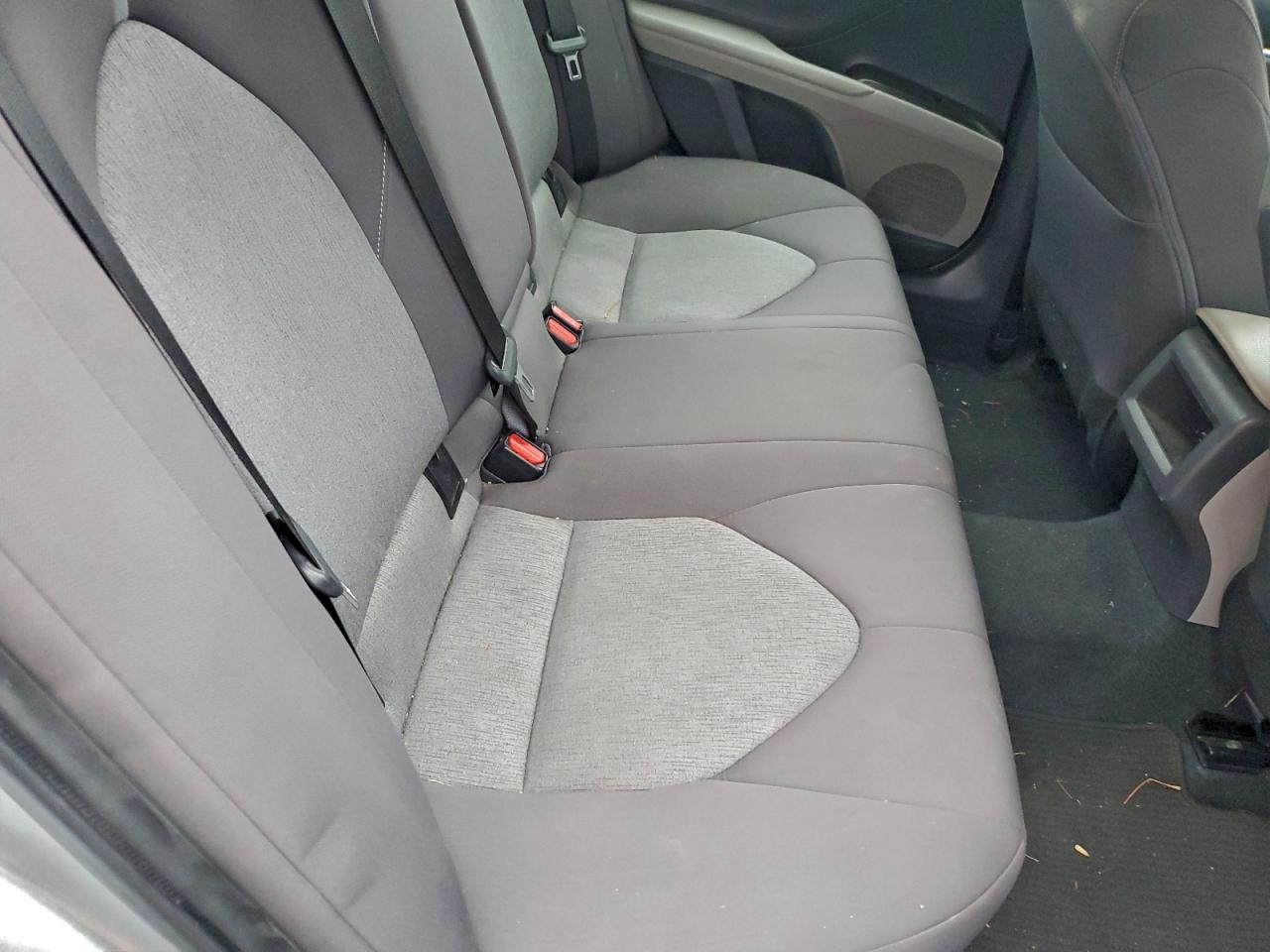 Toyota Camry Le Image 11