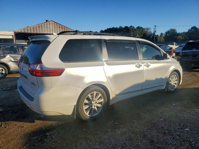 Toyota Sienna Xle Image 2
