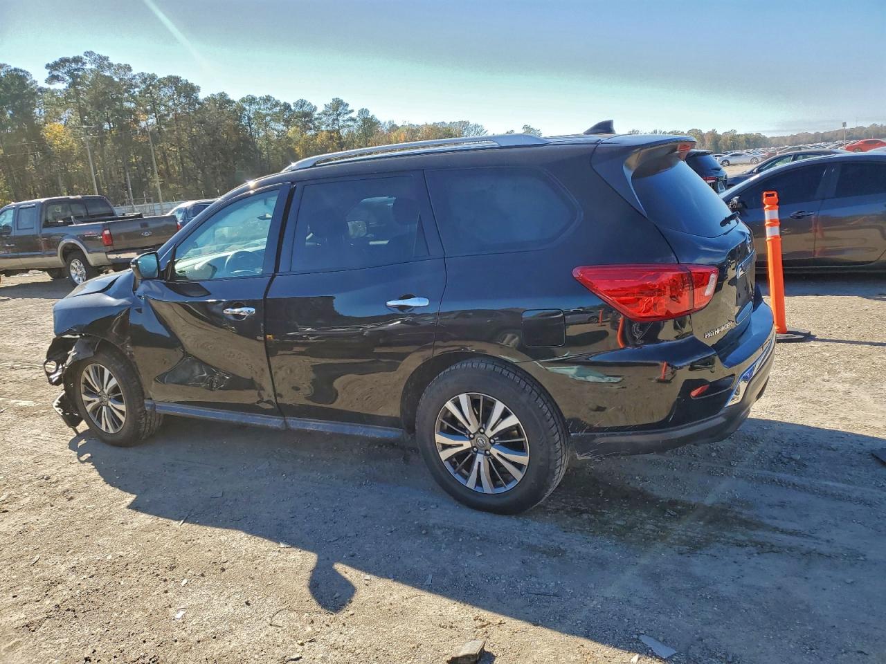 Nissan Pathfinder Sv Image 14