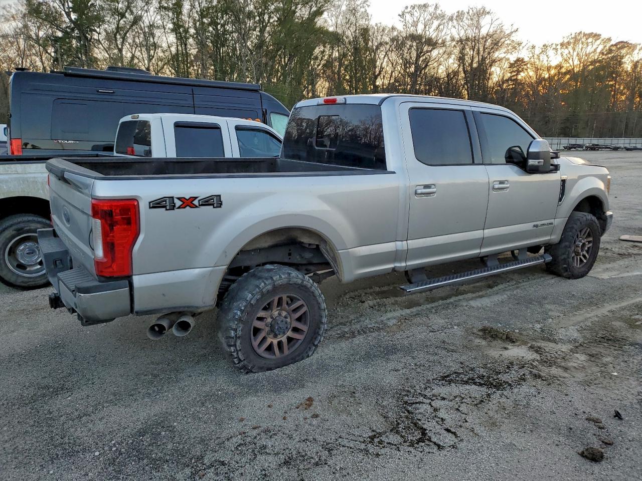 Ford F-350 Super Duty Image 4