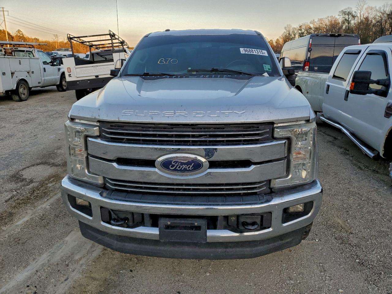 Ford F-350 Super Duty Image 11