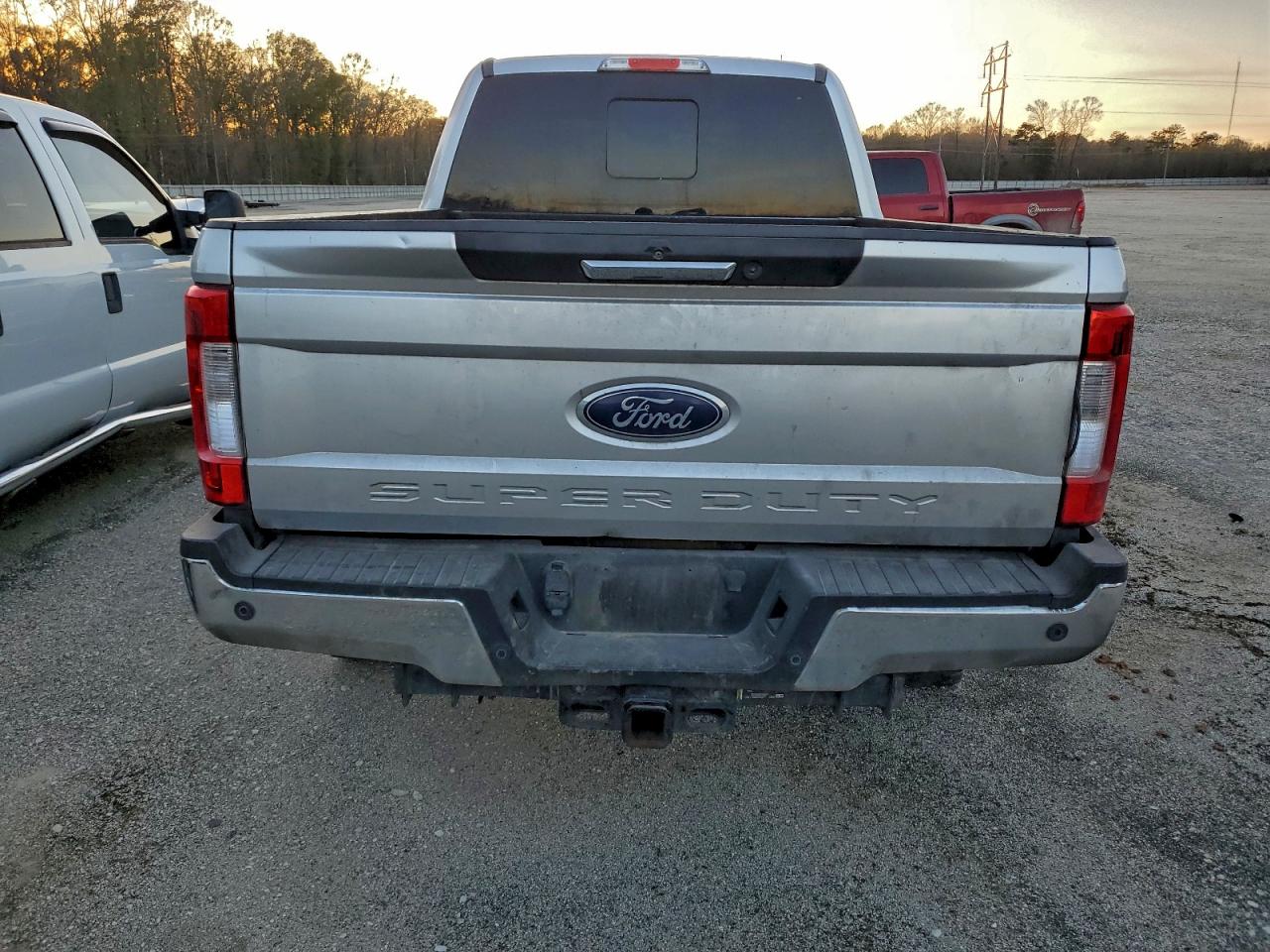 Ford F-350 Super Duty Image 6