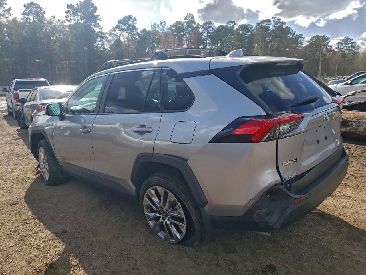Toyota RAV4 Xle Premium Image 6