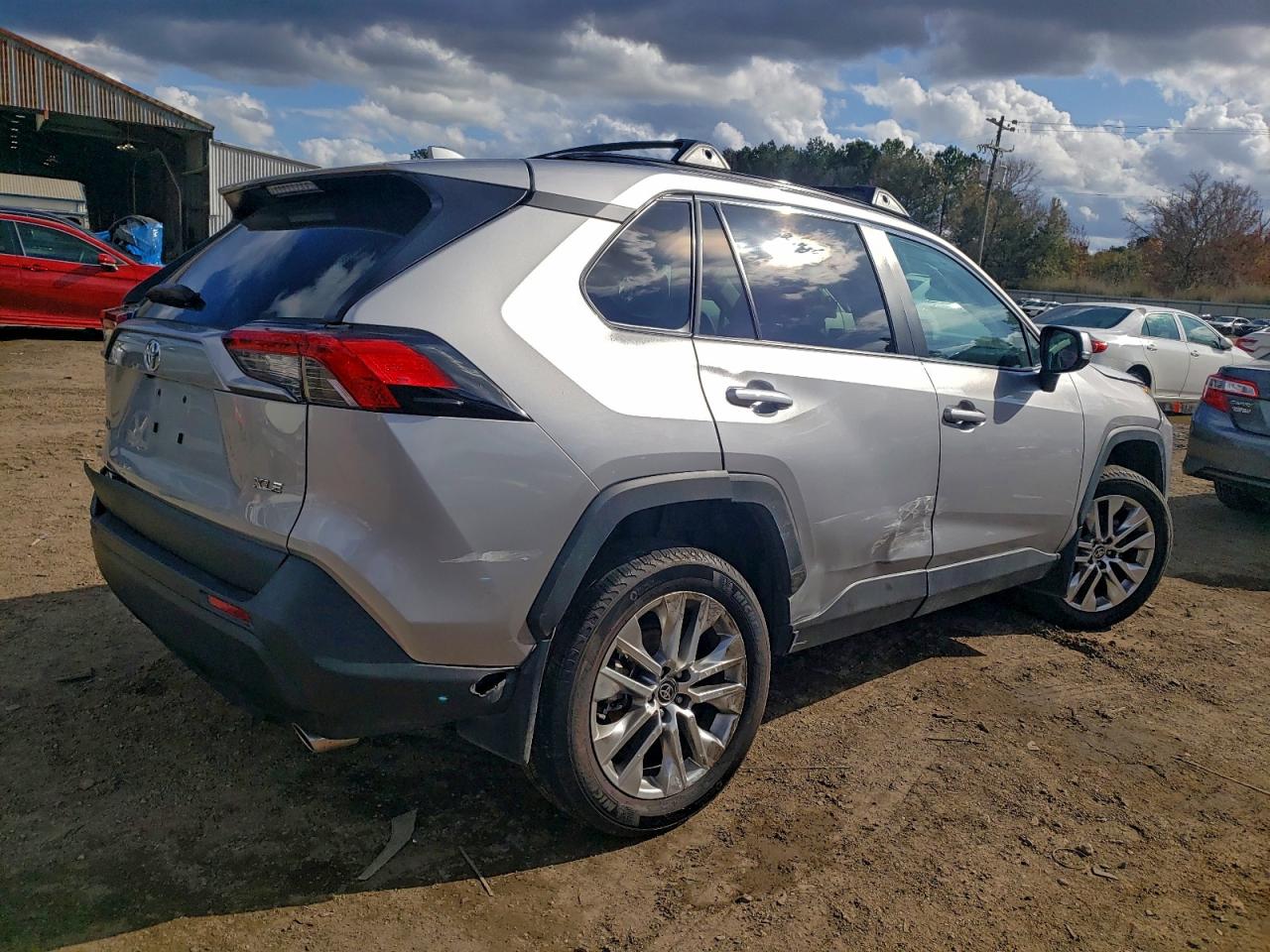 Toyota RAV4 Xle Premium Image 3