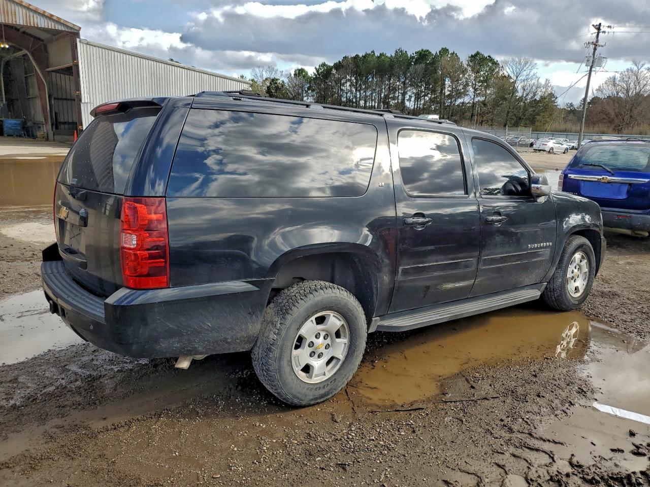 Chevrolet Suburban C1500 Lt Image 3