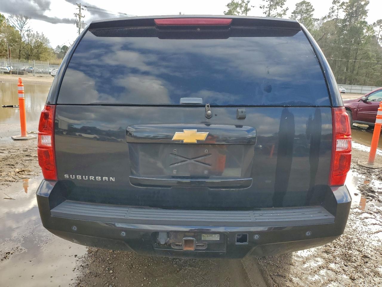 Chevrolet Suburban C1500 Lt Image 2