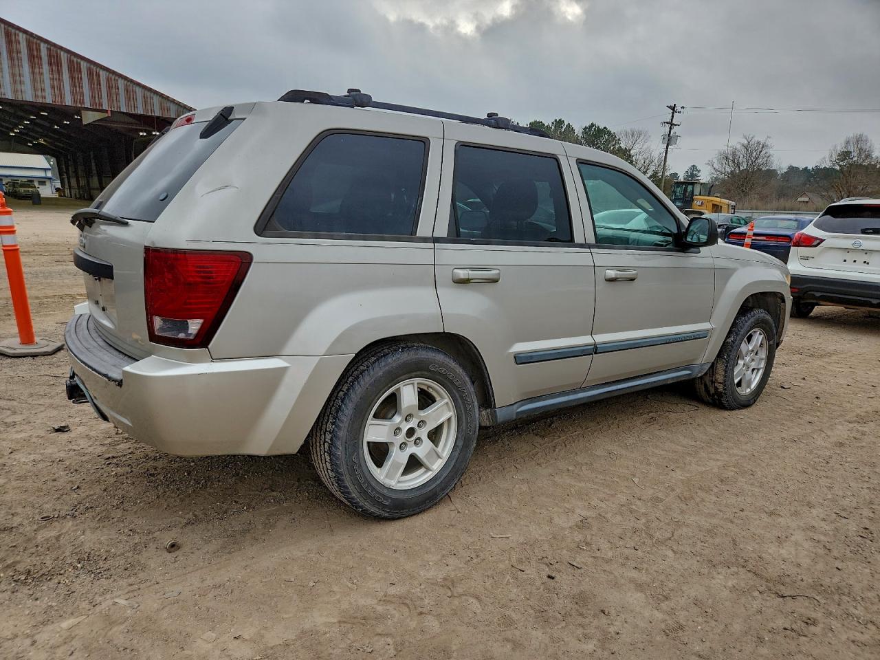 Jeep Grand Cherokee Laredo Image 4