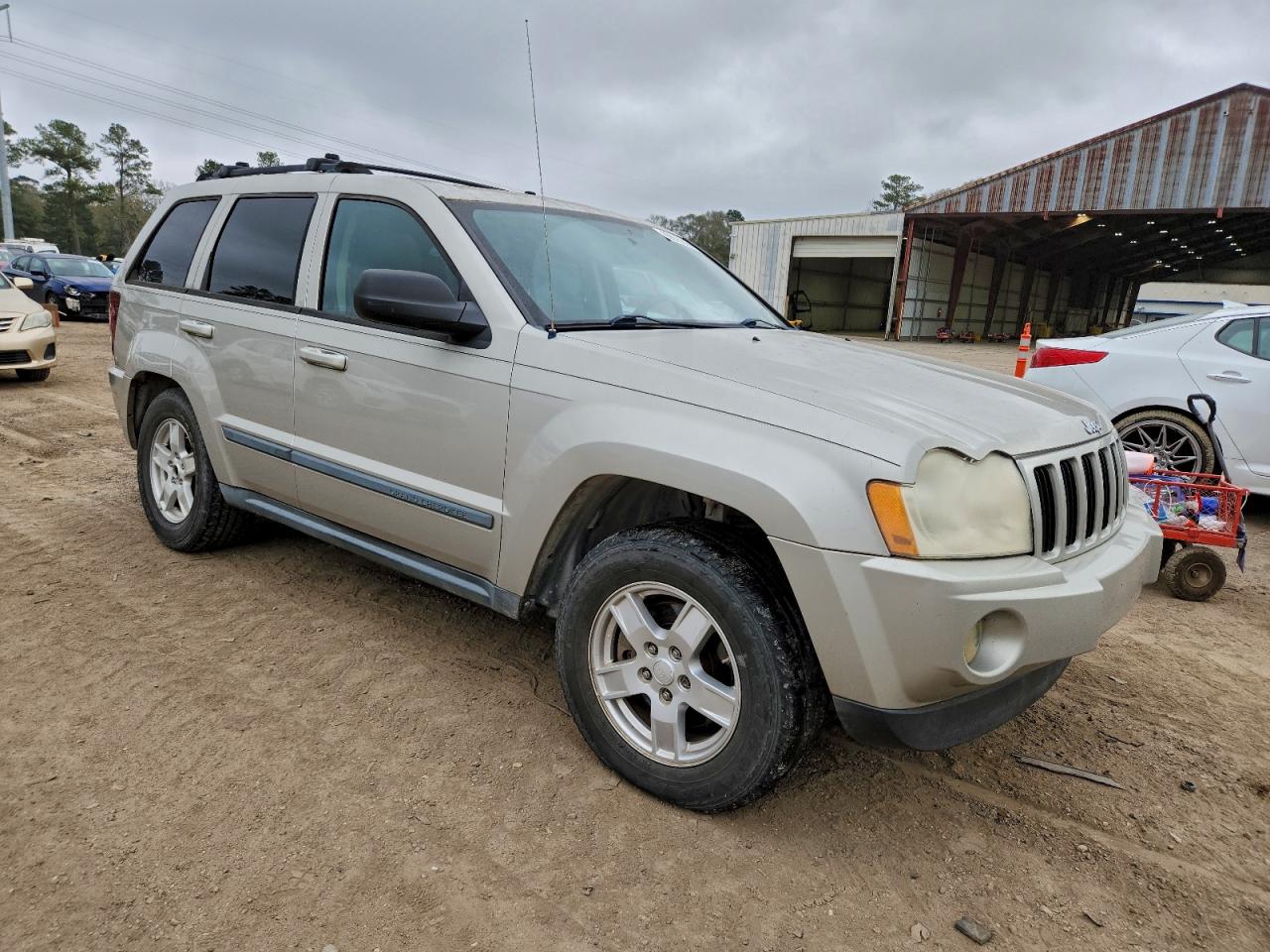 Jeep Grand Cherokee Laredo Image 2